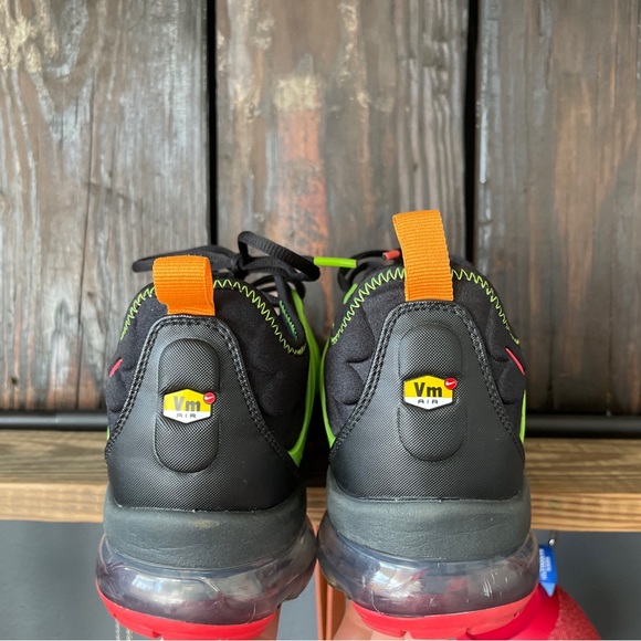 Vapormax plus size 9.5. Electric green and black? main image 4